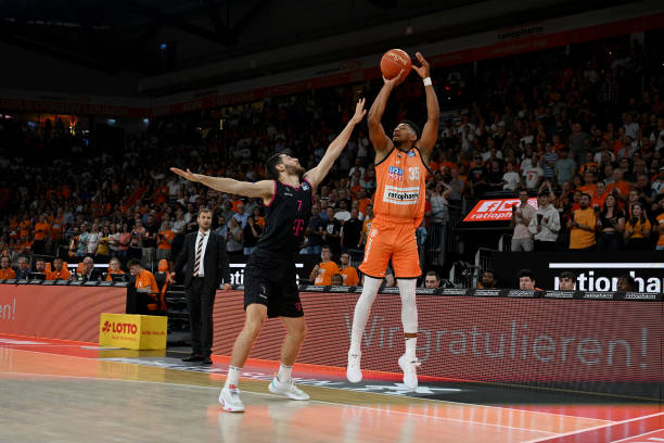 足球对外展 足球对外展