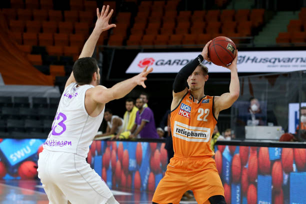 更极大鼓舞 更极大鼓舞